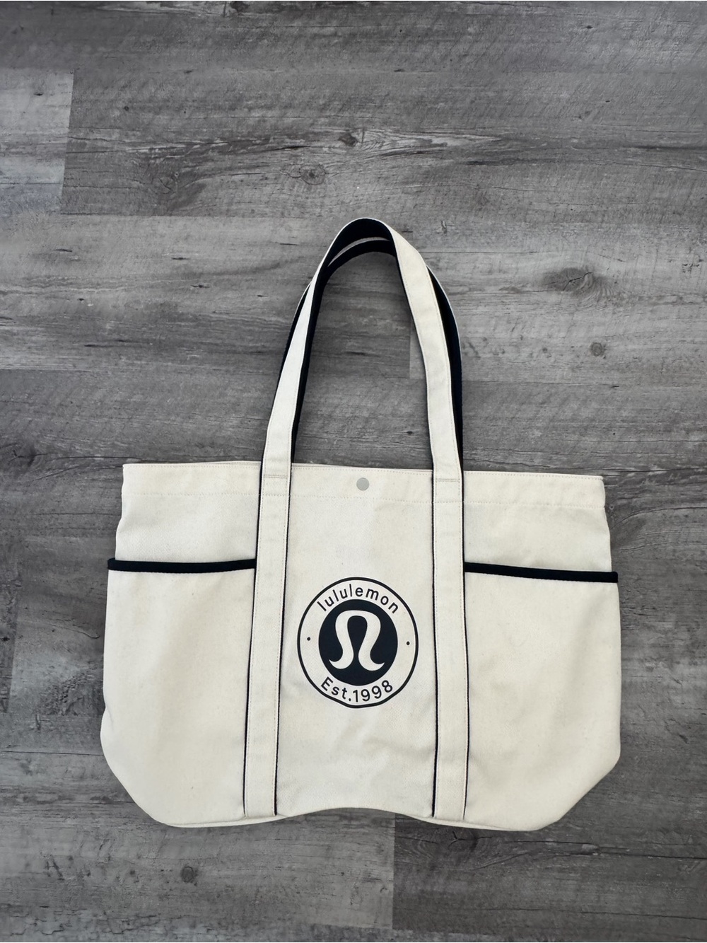 Lululemon tote bag